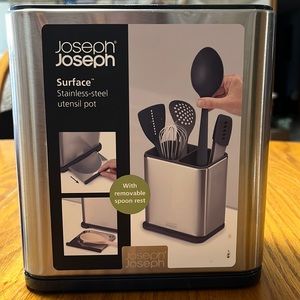 Stainless steel utensil pot.